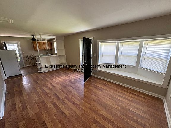 4th image of 1073 Haywood Rd
