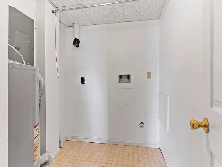 270 W 2nd St #270 — Photo 19
