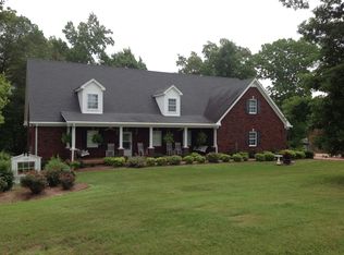 1047 Loop Dr, Pleasant View, TN 37146