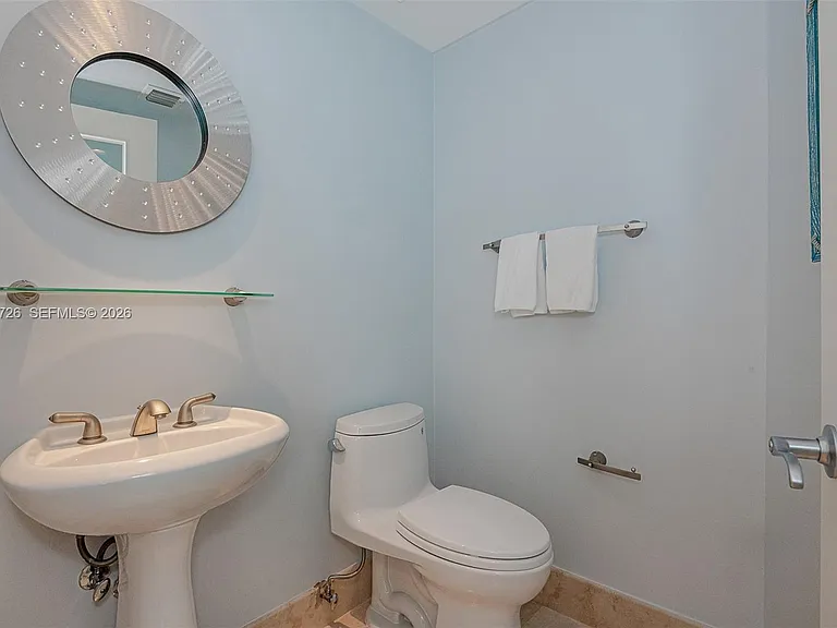 1000 S Pointe Dr #905 — Photo 26