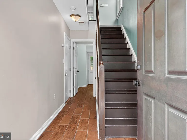 13810 Fareham Ln — Photo 3