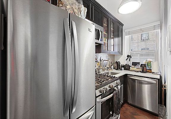 5th image of 302 W 12th St APT 1C