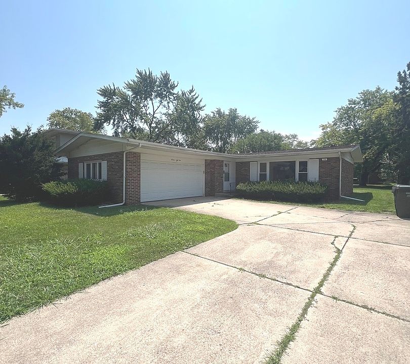 1st image of 746 W Palm Dr