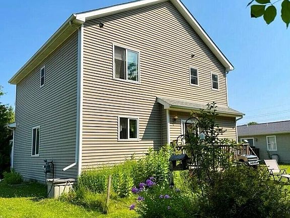 3rd image of 640 W Spring St