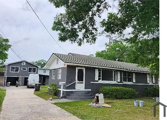 3 bed, 1206 sqft, $1,850 — Photo 1