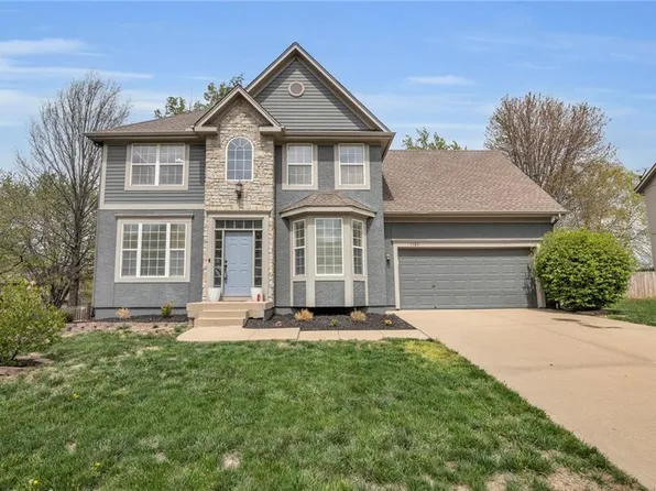 1104 N 3rd St E, Louisburg, KS 66053