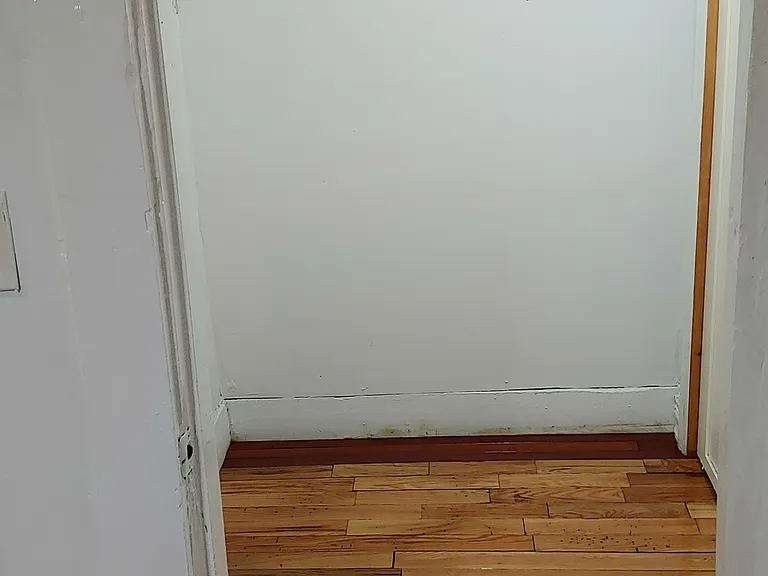 Western Ave — Photo 15