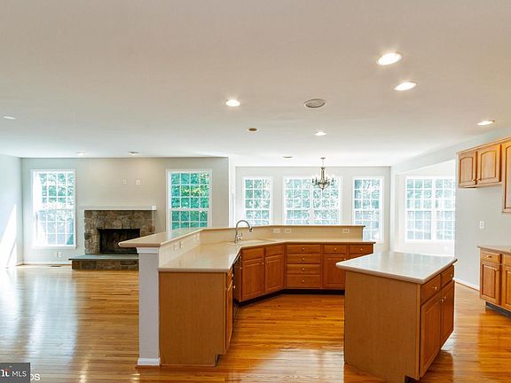 5th image of 32 Quail Dr S