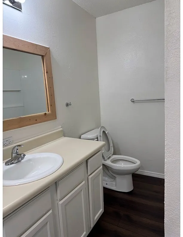 Unit Photo - 103 N Brookwood St #11-12