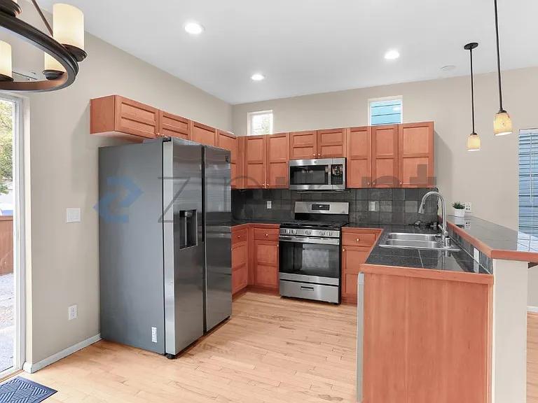 2478 NE Iverson Ln — Photo 5