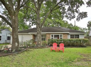 5541 Huisache St, Bellaire, TX 77401