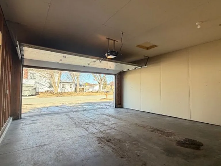 304 W Grant St — Photo 18