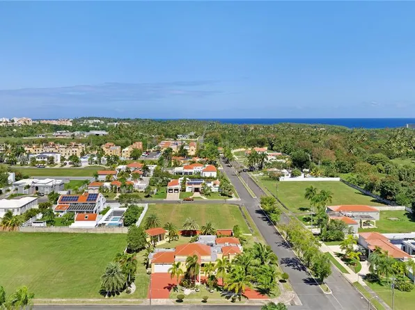 4 Paseo Ibiza St #C2, Vega Alta, PR 00692