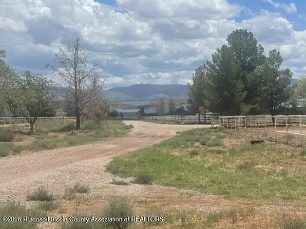32 Racetrack Cir, Tularosa, NM 88352