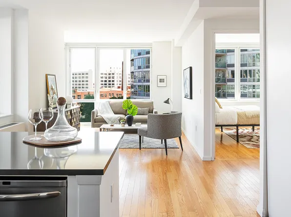 4540 Center Boulevard image 3 of 9