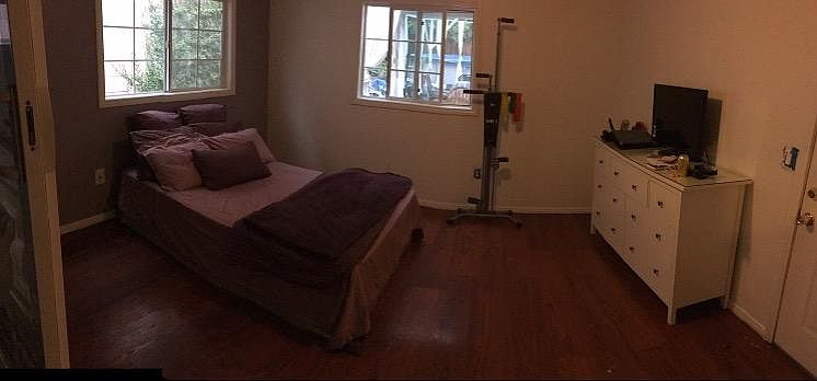 2nd image of 1050 N Ridgewood Pl