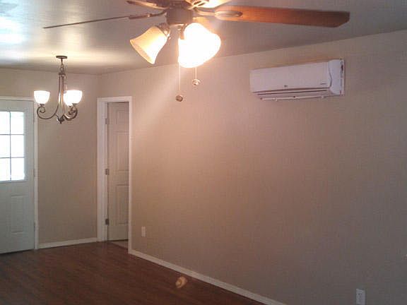 3rd image of 916 Cagua Dr NE