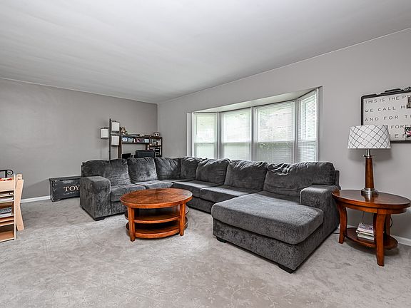 4th image of 120 Ambleside Dr