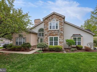 128 Greenview Dr, Lancaster, PA 17601