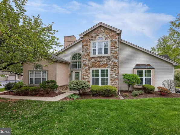 128 Greenview Dr, Lancaster, PA 17601