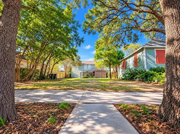 3402 Avenue Q 1/2, Galveston, TX 77550
