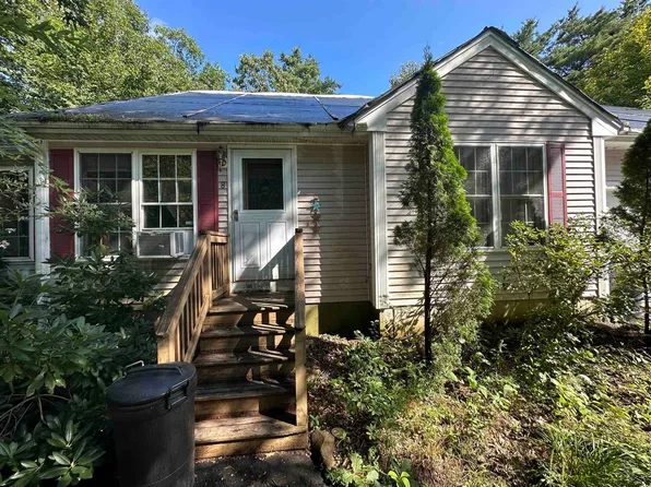 8 Crowley Court, Raymond, NH 03077