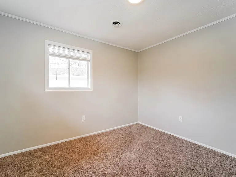 558544_025_bedroom_13544153.jpg