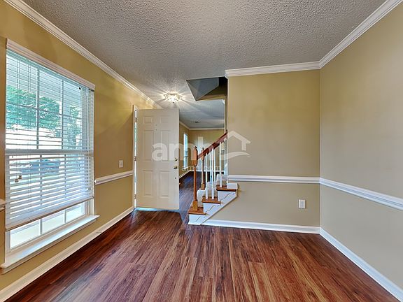 5th image of 9 Hazeltine Ct