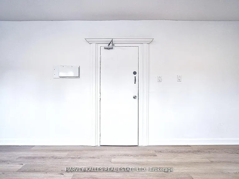 1046 Bathurst St #2 — Photo 8