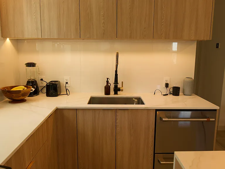 1413 SW 4th Ave — Photo 8