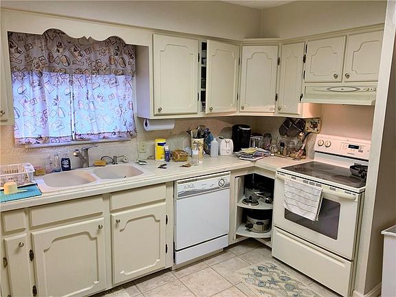 5th image of 2179 Royal Dr W
