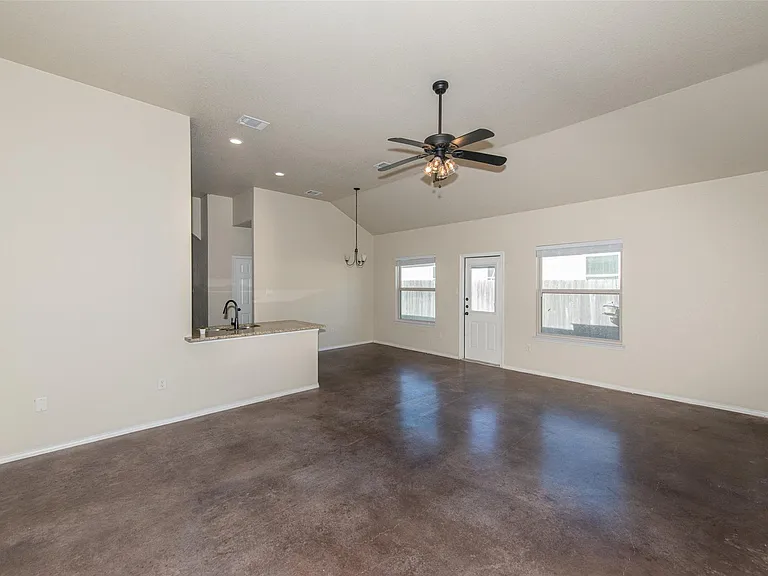 245 Joanne Loop #B — Photo 2