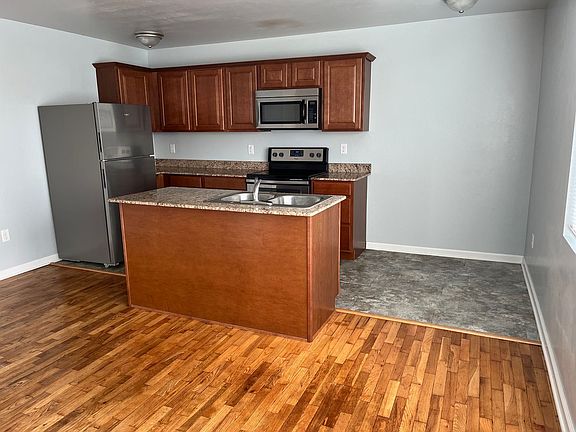 5th image of 502 W Maple Ave #6B