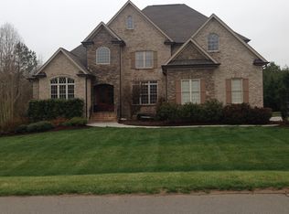 8123 Zinfandel Dr, Kernersville, NC 27284