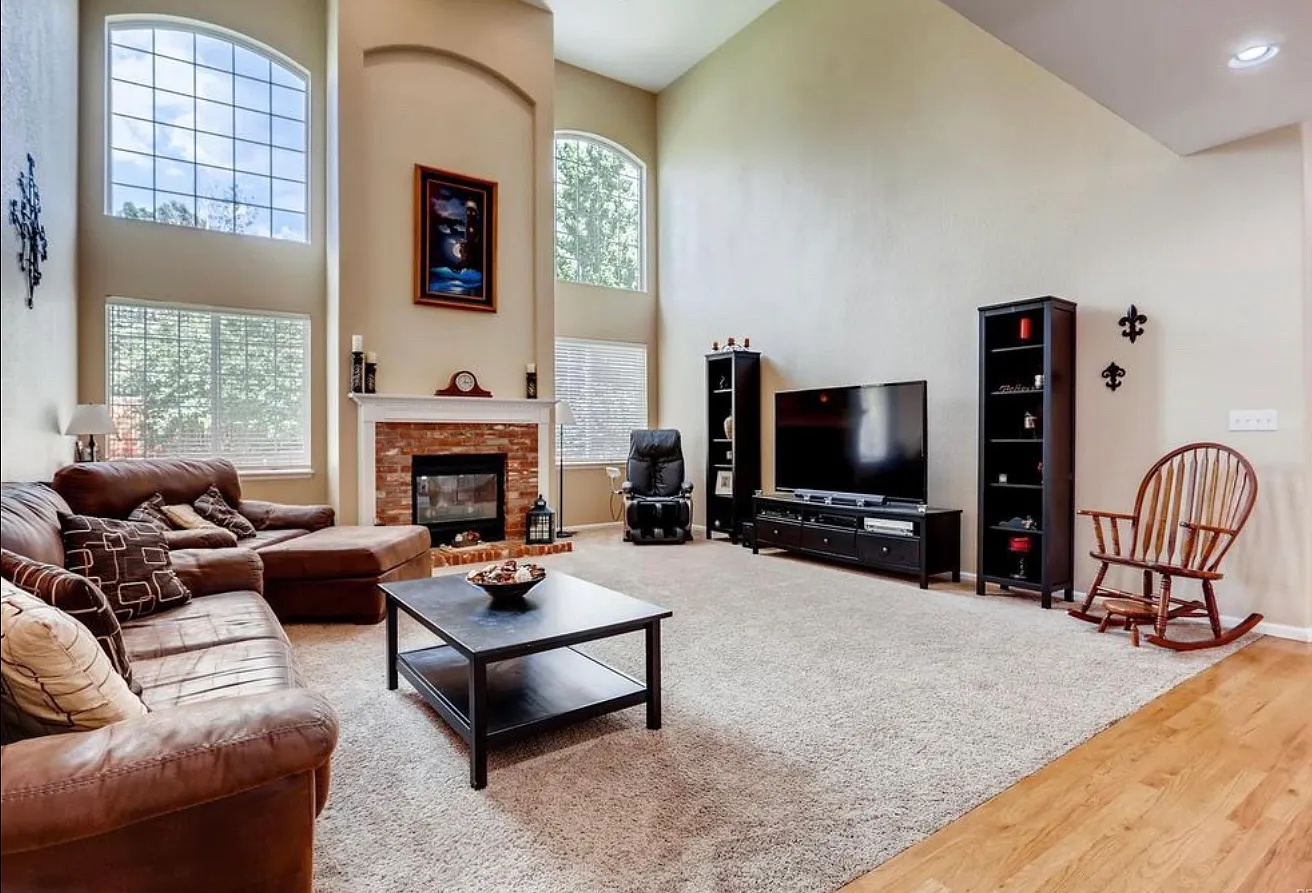 4 bed, 3.5 bath, 3901 sqft, $3,750 — Photo 2