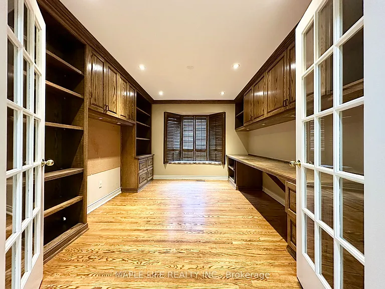 52 Prince Edward Blvd — Photo 6