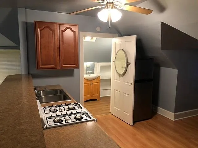 711 Maple Lane — Photo 2