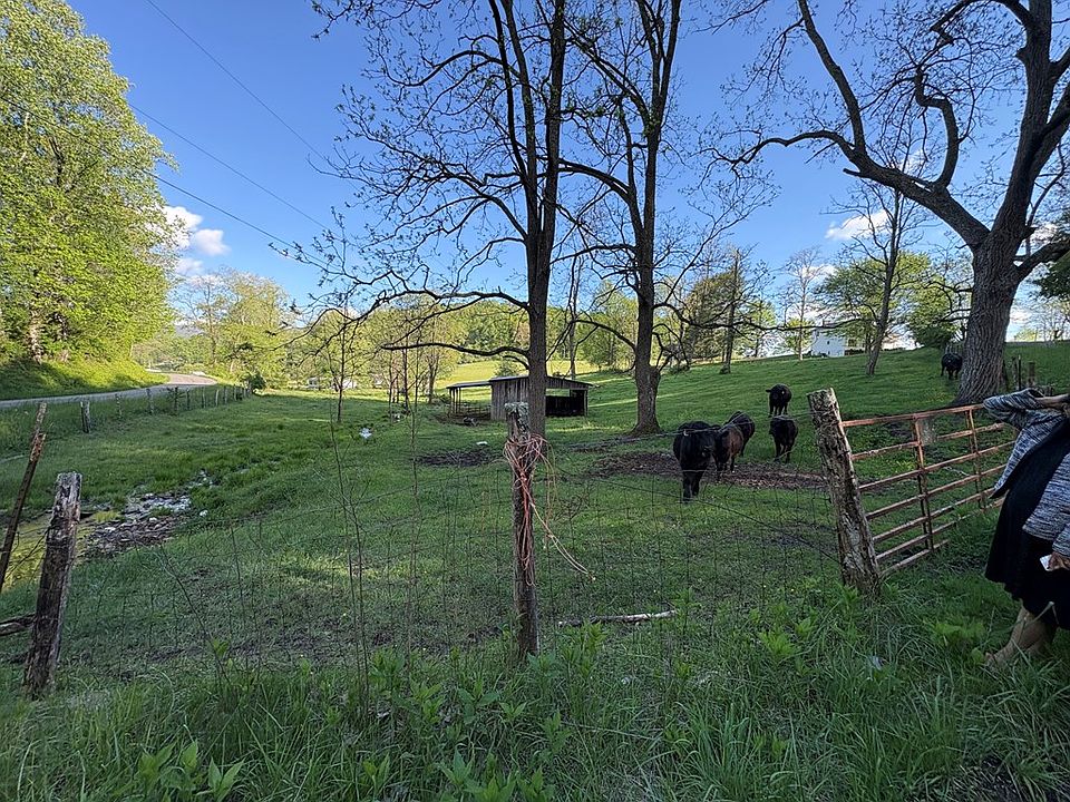 2nd image of 806/812 Crowe Hollow Rd