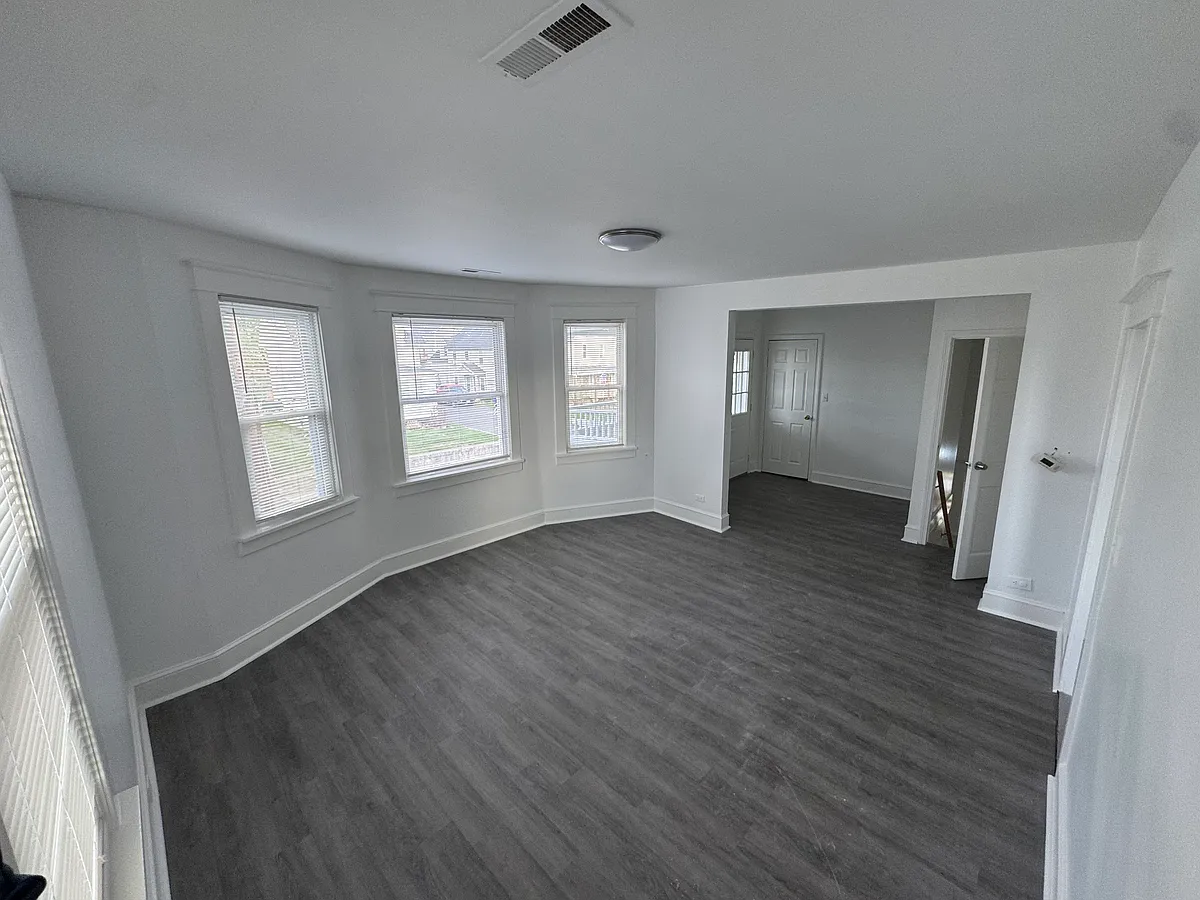 Building Photo - 52 Davis St #2