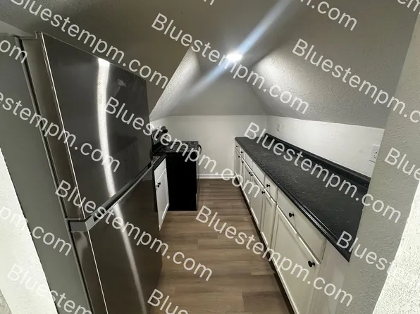 1115-1117 Felix St, 1115-1117 E Felix St #4, Saint Joseph, MO 64501