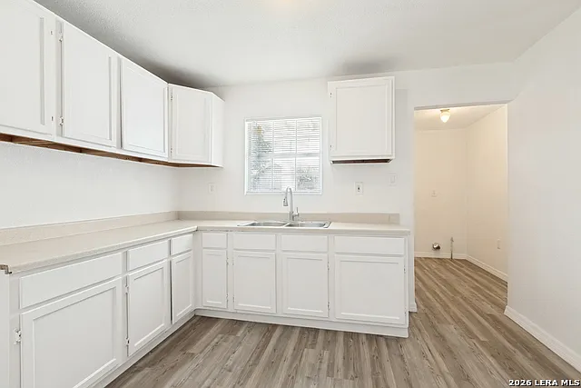 3 bed, 1.0 bath, 1001 sqft, $1,395 — Photo 4