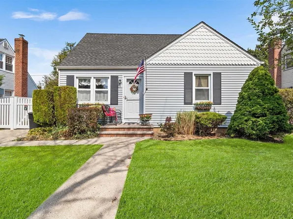 2491 Martin Avenue, Bellmore, NY 11710