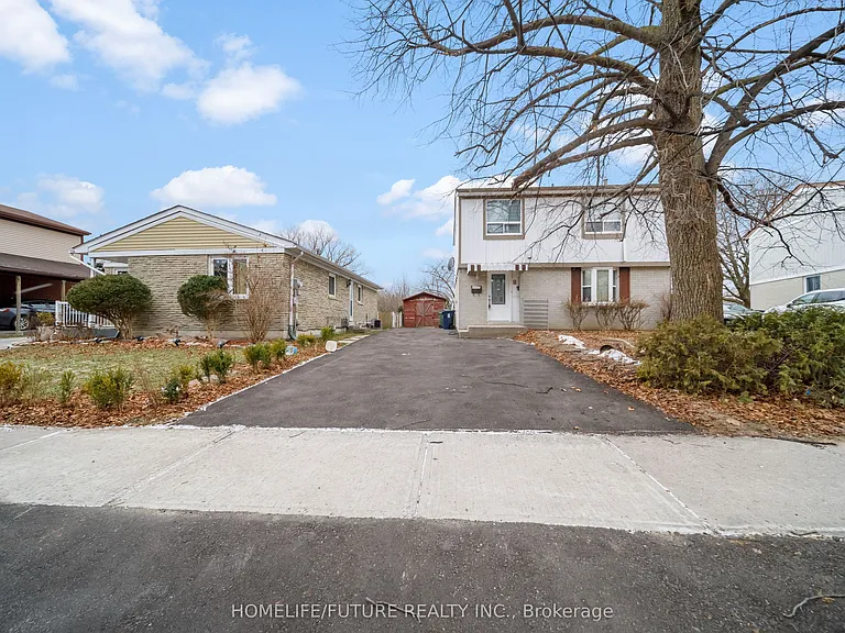 8 Coltman Cres — Photo 1