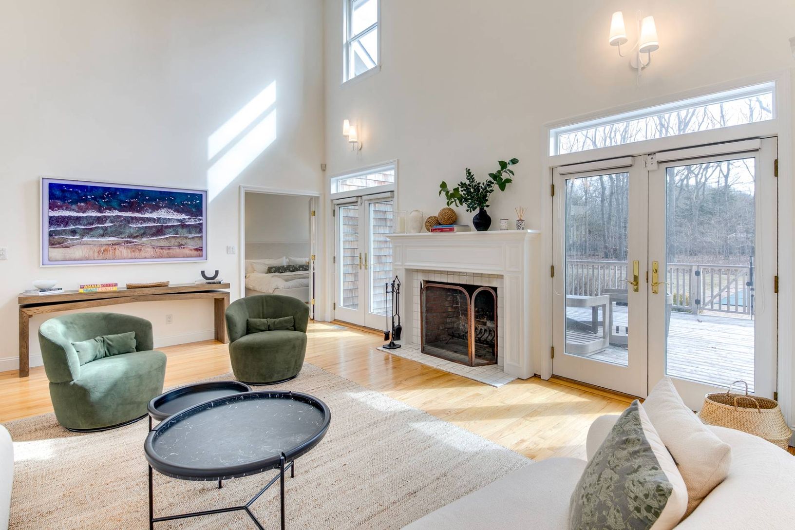  LIVING ROOM/WOOD BURNING FIREPLACE