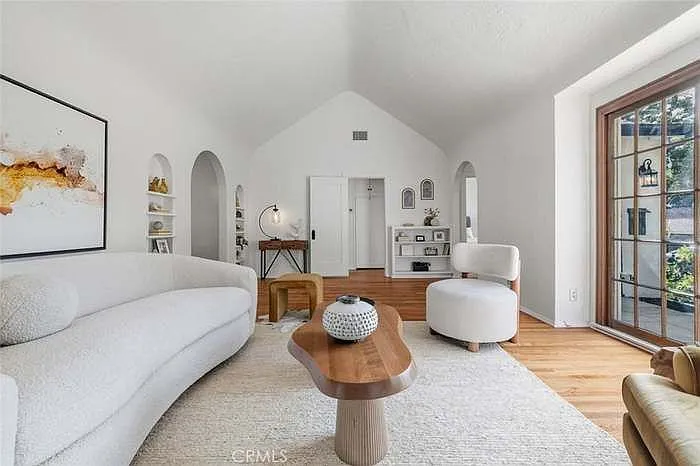 3658 Sierra Vista Ave — Photo 11