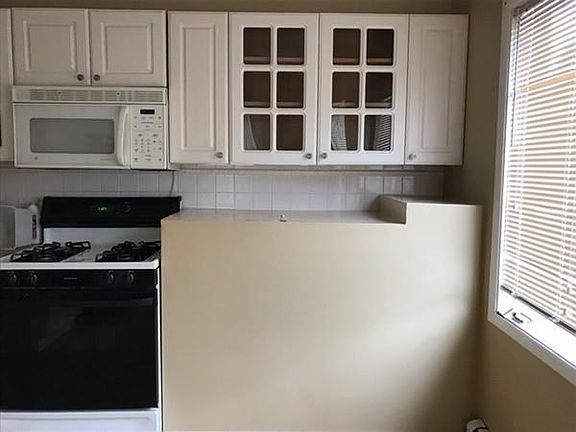 4th image of 281 Lynn Shore Dr APT 1