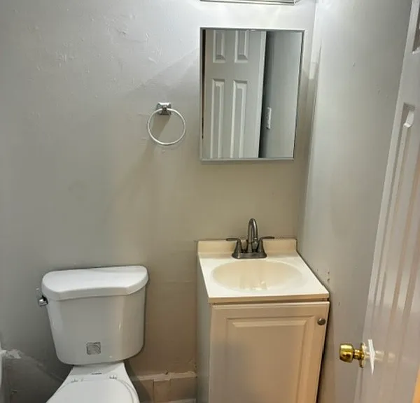 2150 Inwood Ter #8 — Photo 8