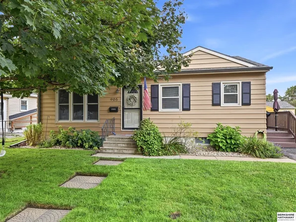 905 Hopkins Dr, Bellevue, NE 68005