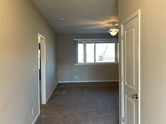 5th image of 933 Farrier Pl