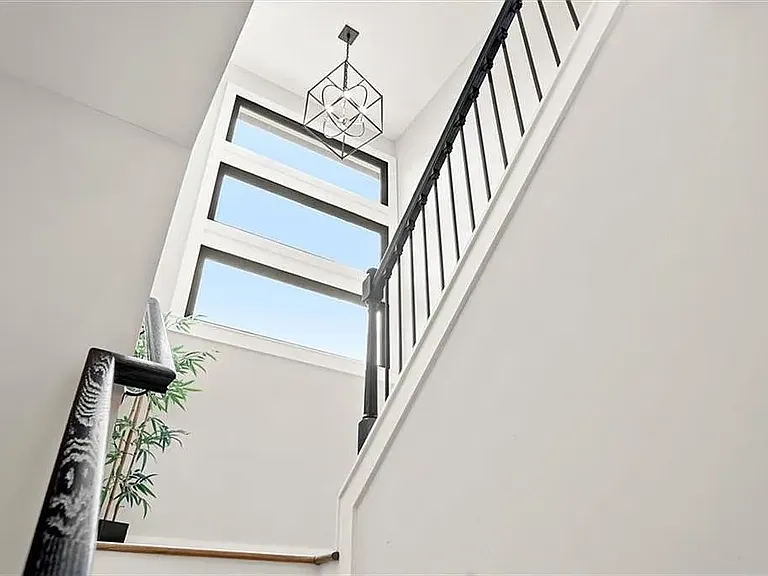 2145 Park Ter — Photo 17
